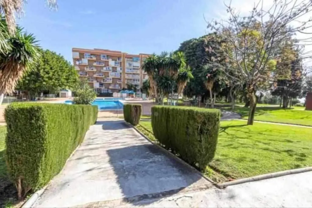 797 Holiday Rentals - Moderno Estudio En Iris Para 2 Con Piscinas Benalmadena Spain