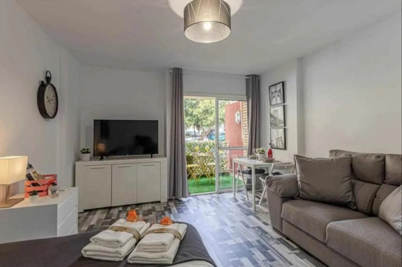 797 Holiday Rentals - Moderno Estudio En Iris Para 2 Con Piscinas Benalmadena 0*,  Spain