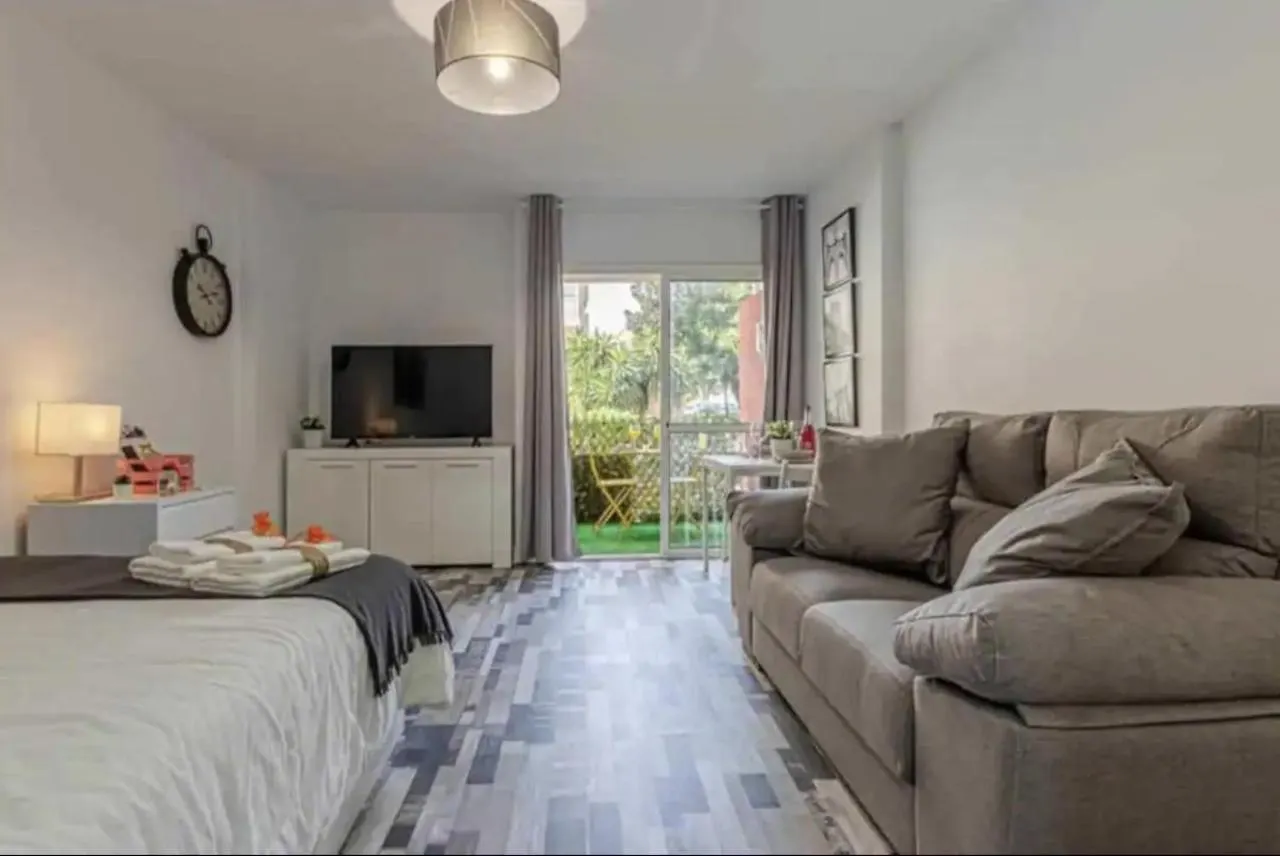 797 Holiday Rentals - Moderno Estudio En Iris Para 2 Con Piscinas Benalmadena Apartment