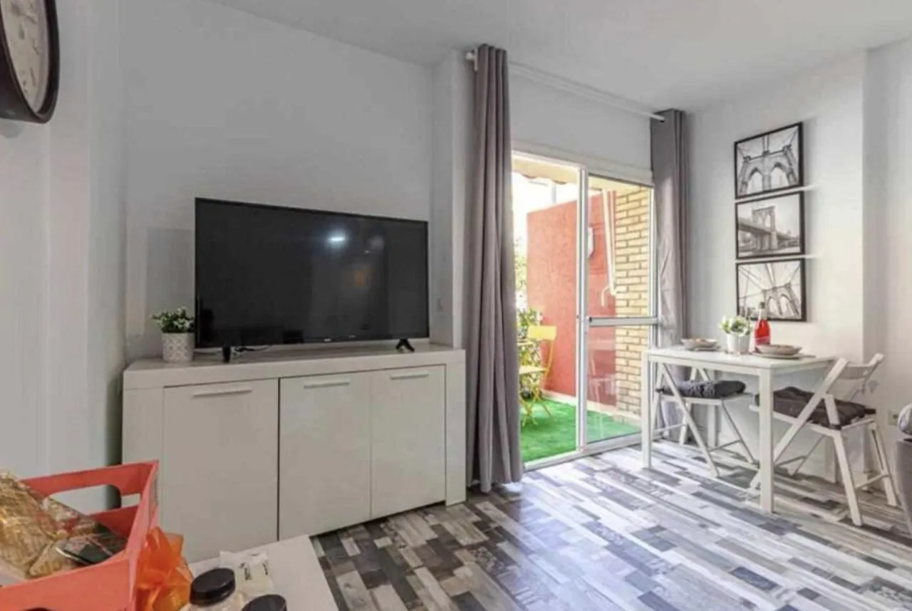 Apartment 797 Holiday Rentals - Moderno Estudio En Iris Para 2 Con Piscinas Benalmadena Spain