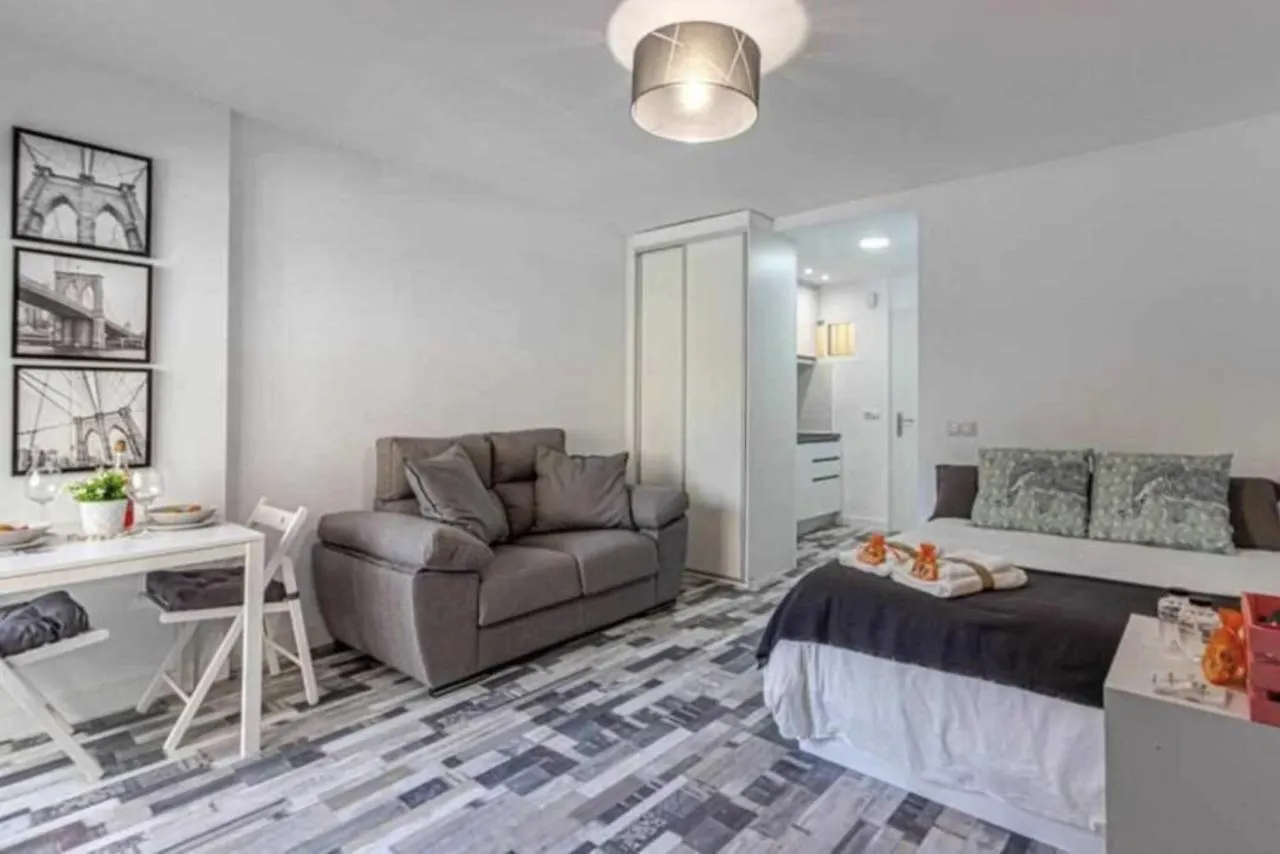 797 Holiday Rentals - Moderno Estudio En Iris Para 2 Con Piscinas Benalmadena Apartment